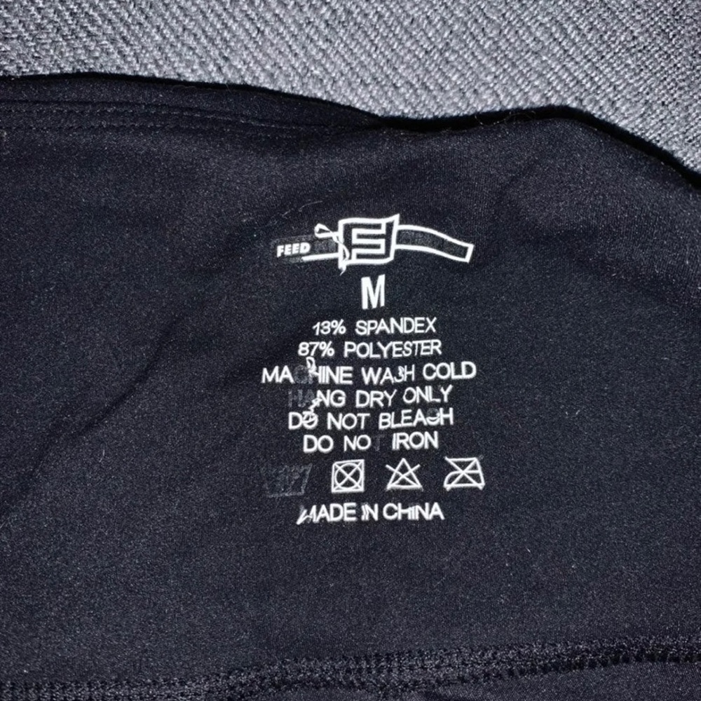 Black feed me fight me leggings